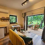 Glamping & Farm Zlate Podlesi - Slamacek V Sadu *