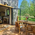 Glamping & Farm Zlate Podlesi - Slamacek V Sadu