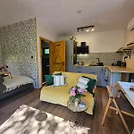Glamping & Farm Zlate Podlesi - Slamacek V Sadu Zlaté Hory